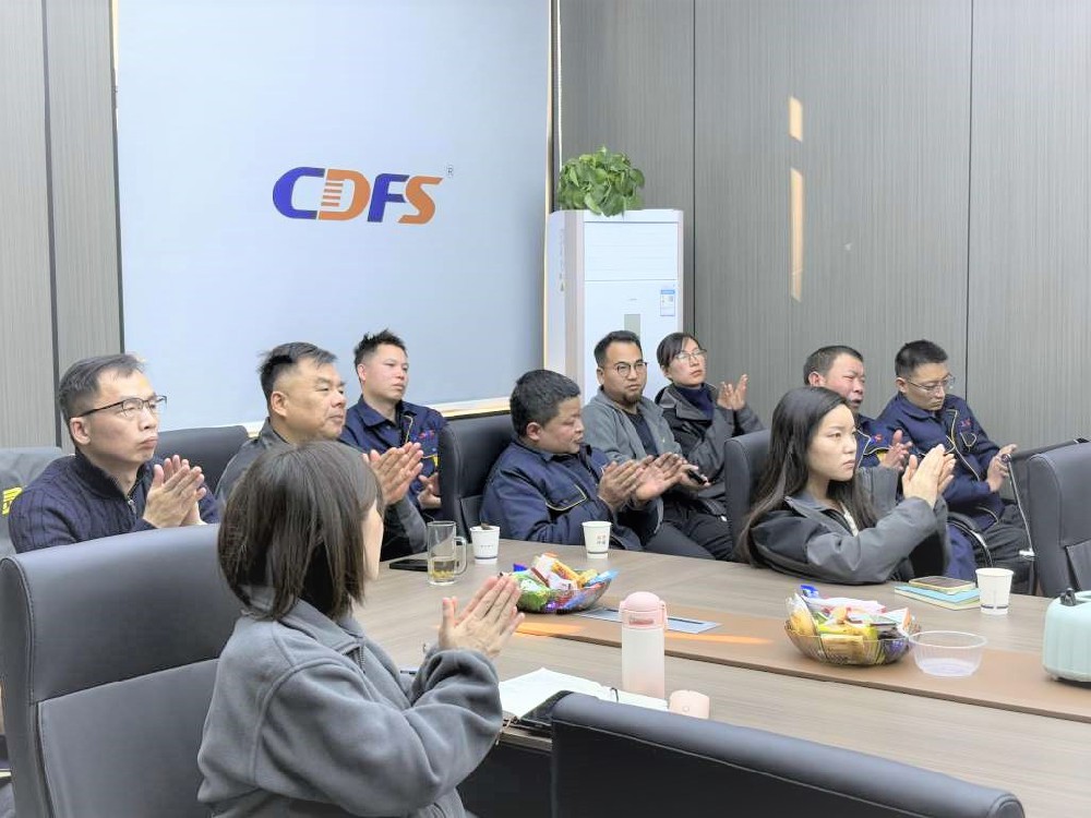 多靈年度經(jīng)營(yíng)分析會(huì)盛況啟幕，共繪2025發(fā)展新藍(lán)圖